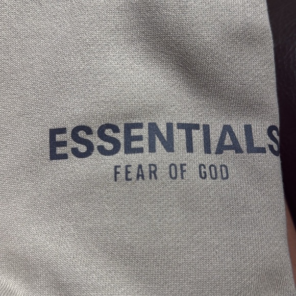 Fear of God essentials shorts - Picture 2 of 5
